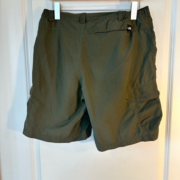 The North Face Army Green Lightweight Cargo Hiking Short, size Small - Picture 2 of 9